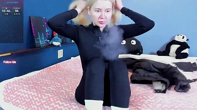 Lillie Berry online show from 4, 3, 2026