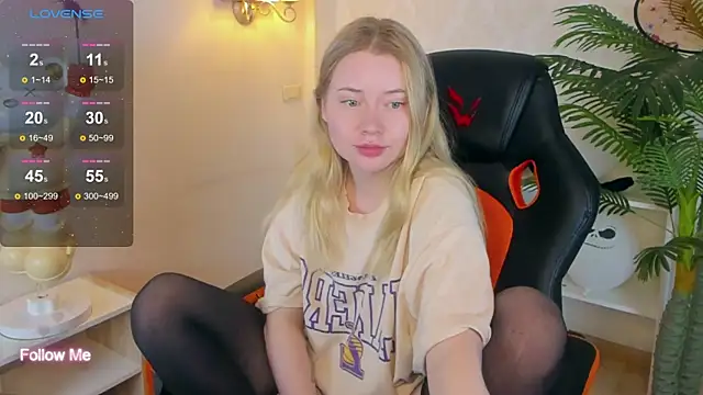 Lillie Berry online show from 23, 11, 2025