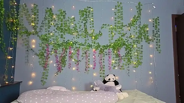 Snapshot of Lillie_Berry chatting on 21, 7, 2026 Lillie Berry online show from 21, 7, 2026