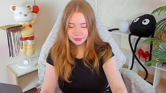 Lillie Berry online show from 18, 10, 2025