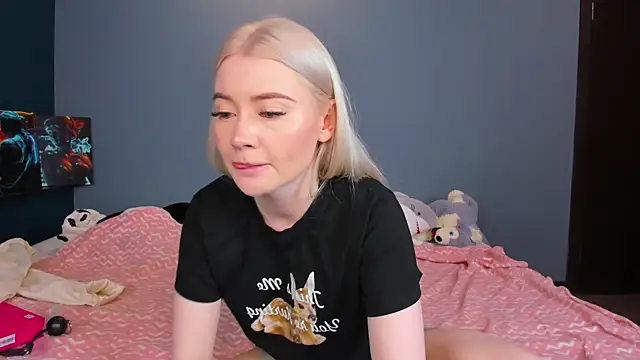 Snapshot of Lillie_Berry chatting on 16, 6, 2026 Lillie Berry online show from 16, 6, 2026