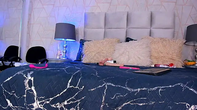 Yara Bliss  online show from 15, 12, 2025