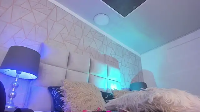 Yara Bliss  online show from 13, 12, 2025