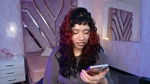 Snapshot of redd_pandaa chatting on 7, 7, 2026 redd pandaa online show from 7, 7, 2026