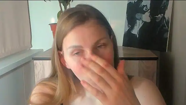 JuliaMuuun online show from 12, 4, 2026