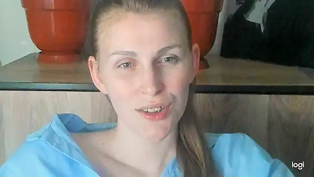 JuliaMuuun online show from 12, 5, 2026