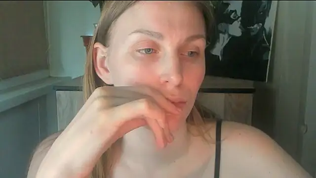 JuliaMuuun online show from 8, 5, 2026