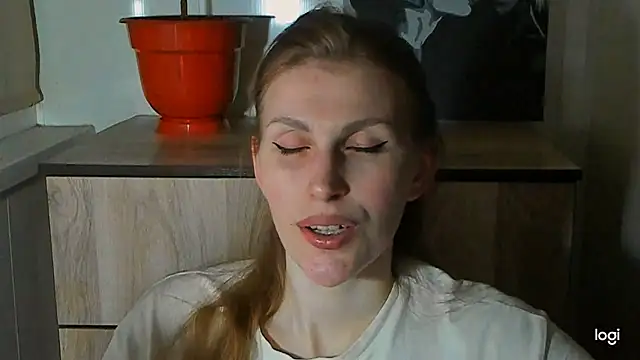 JuliaMuuun online show from 10, 7, 2026