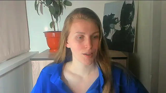 JuliaMuuun online show from 5, 4, 2026