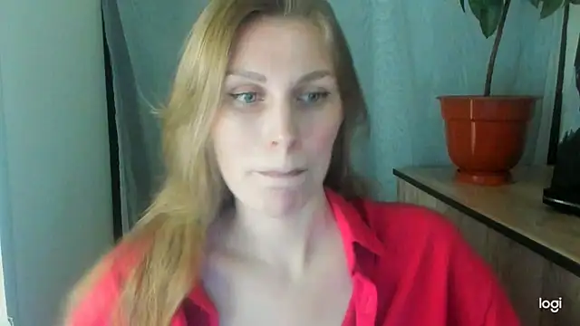 JuliaMuuun online show from 2, 6, 2026