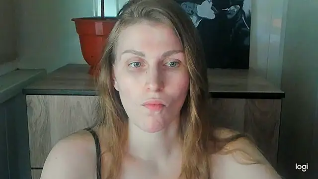 JuliaMuuun online show from 4, 7, 2026