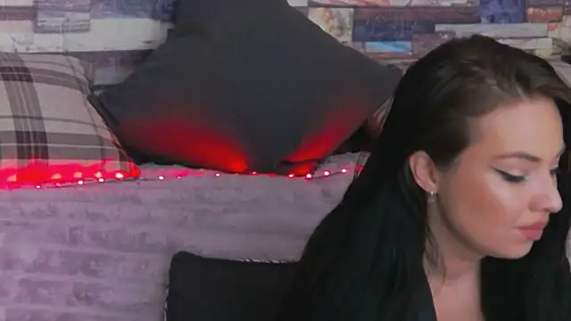 GrayLunna online show from 6, 10, 2025