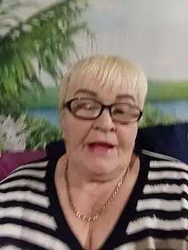 VioletSweet5566 online show from 5, 12, 2025