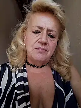 Snapshot of Belladama61 chatting on 24, 9, 2025 Belladama61 online show from 24, 9, 2025