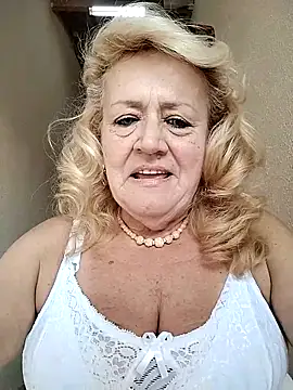 Snapshot of Belladama61 chatting on 10, 9, 2025 Belladama61 online show from 10, 9, 2025