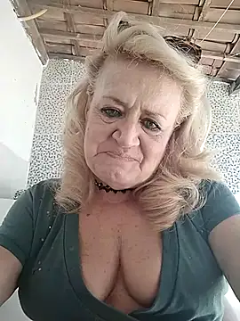 Snapshot of Belladama61 chatting on 5, 10, 2025 Belladama61 online show from 5, 10, 2025