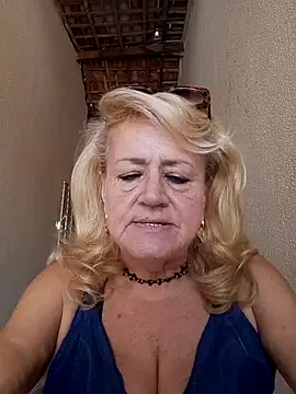 Snapshot of Belladama61 chatting on 9, 9, 2025 Belladama61 online show from 9, 9, 2025