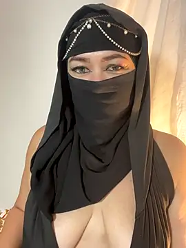 Amyraa  online show from 8, 11, 2025