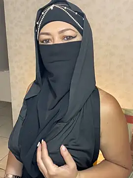 Amyraa  online show from 8, 9, 2025