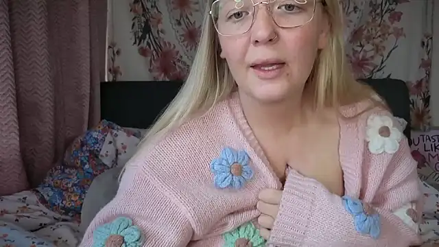 Daisyxoxo  online show from 9, 10, 2025