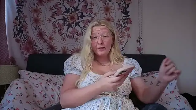 Daisyxoxo  online show from 17, 5, 2026