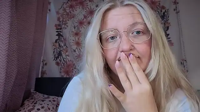 Daisyxoxo  online show from 23, 9, 2025