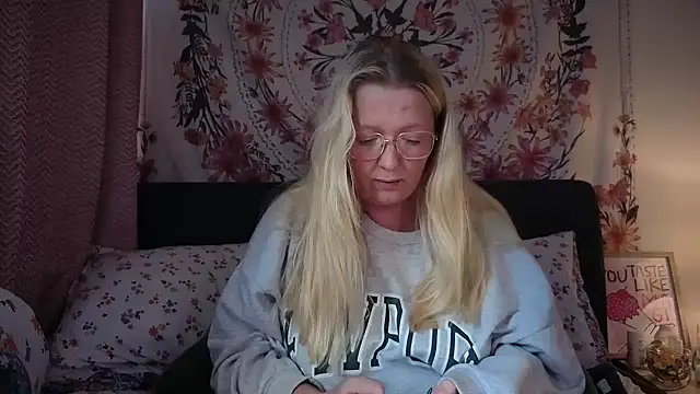 Daisyxoxo  online show from 3, 5, 2026
