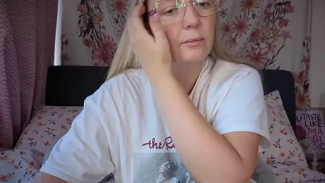 Daisyxoxo  online show from 7, 10, 2025