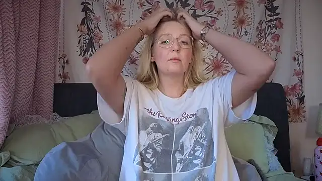 Daisyxoxo  online show from 13, 11, 2025