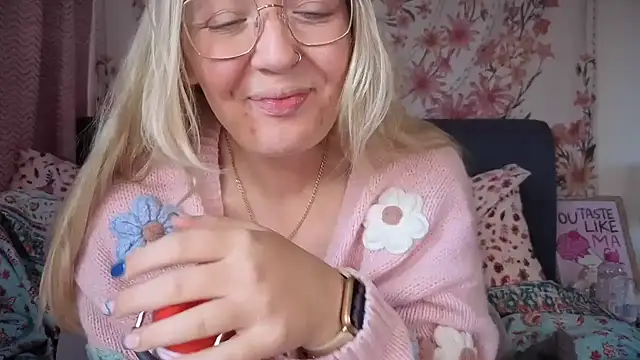 Daisyxoxo  online show from 24, 10, 2025