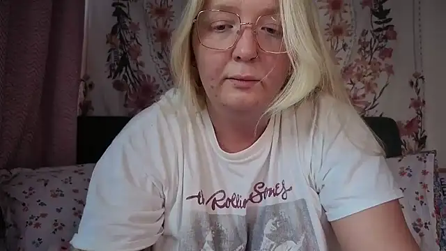 Daisyxoxo  online show from 4, 5, 2026