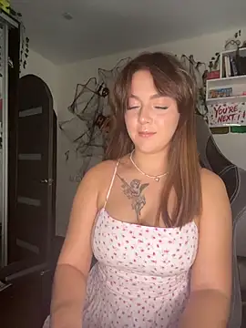 Snapshot of MikssMolly chatting on 5, 12, 2025 MikssMolly online show from 5, 12, 2025