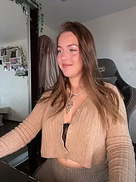 Snapshot of MikssMolly chatting on 3, 10, 2025 MikssMolly online show from 3, 10, 2025