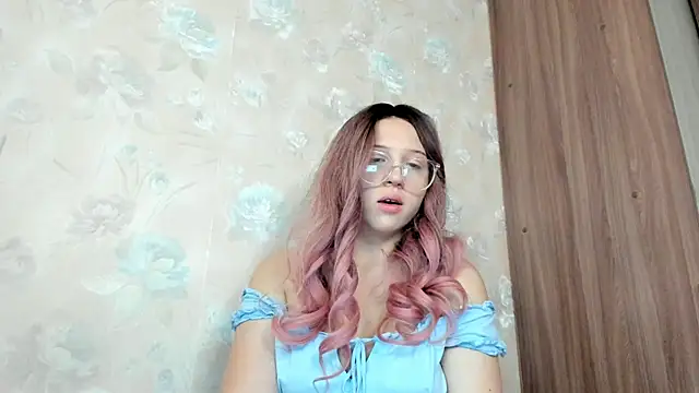 Stephanie Hills online show from 10, 9, 2025