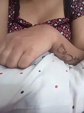 Snapshot of lovelysona11 chatting on 17, 9, 2025 lovelysona11 online show from 17, 9, 2025