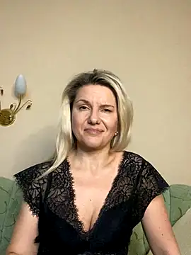 AliceSwan4011 online show from 3, 11, 2025