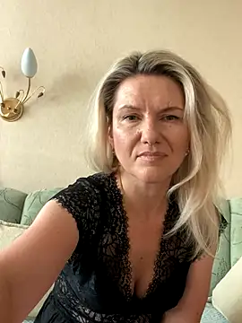 AliceSwan4011 online show from 18, 9, 2025