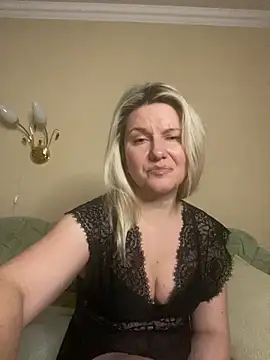 AliceSwan4011 online show from 9, 2, 2026