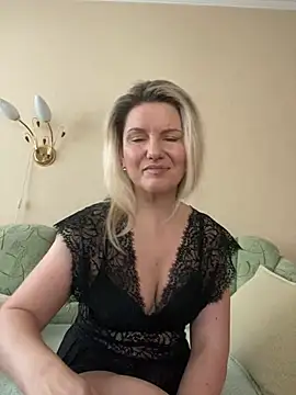 AliceSwan4011 online show from 2, 3, 2026