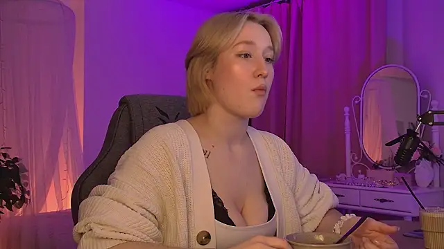 Snapshot of CinBellamy chatting on 22, 2, 2026 CinBellamy online show from 22, 2, 2026