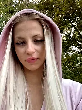 FavoriteKira online show from 24, 9, 2025