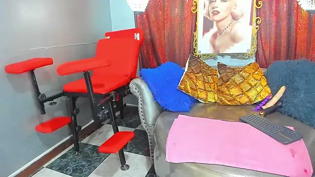 naughty milf esmeralda online show from 19, 12, 2025