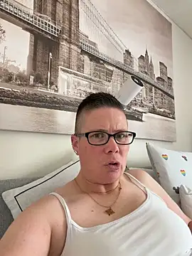 voluptuous-minx online show from 18, 5, 2026