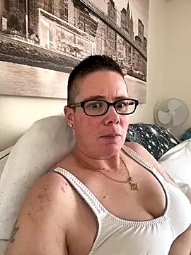 voluptuous-minx online show from 5, 12, 2025