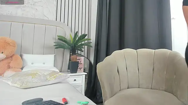 Snapshot of DaryaReed chatting on 22, 10, 2025 DaryaReed online show from 22, 10, 2025