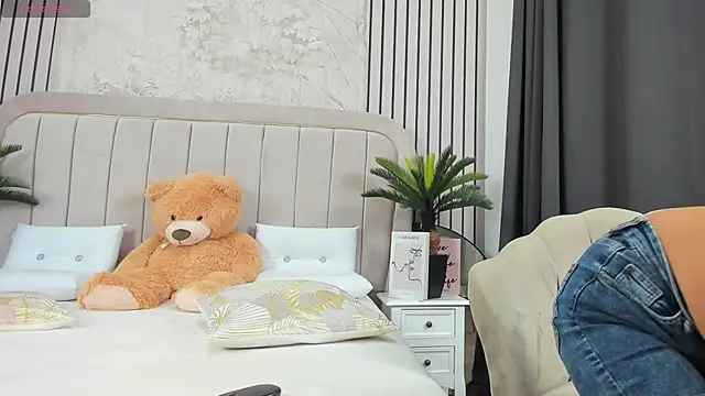 Snapshot of DaryaReed chatting on 10, 11, 2025 DaryaReed online show from 10, 11, 2025