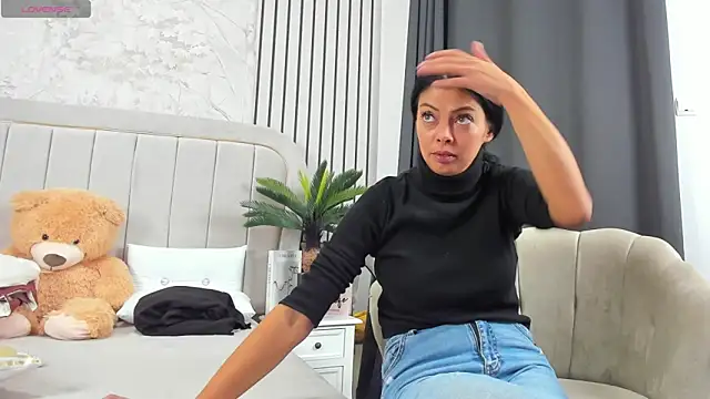 Snapshot of DaryaReed chatting on 12, 11, 2025 DaryaReed online show from 12, 11, 2025