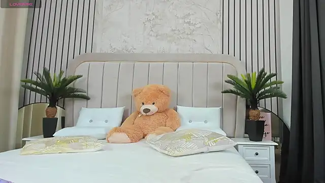 Snapshot of DaryaReed chatting on 8, 11, 2025 DaryaReed online show from 8, 11, 2025