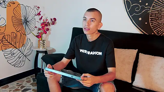 RowanCley online show from 10, 10, 2025