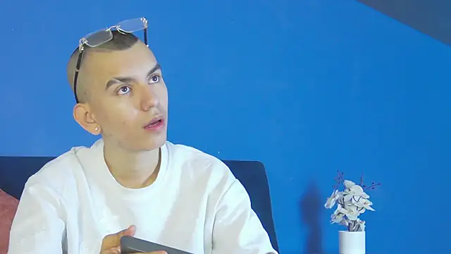 RowanCley online show from 2, 10, 2025